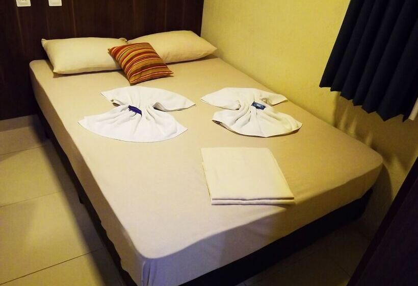 اتاق استاندارد سه نفره, Downtown Santana