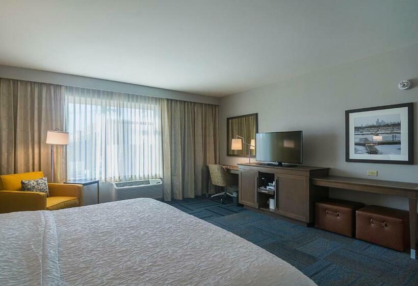 חדר דחוקס עם מיטת קינג, Hampton Inn Chicago North-loyola Station