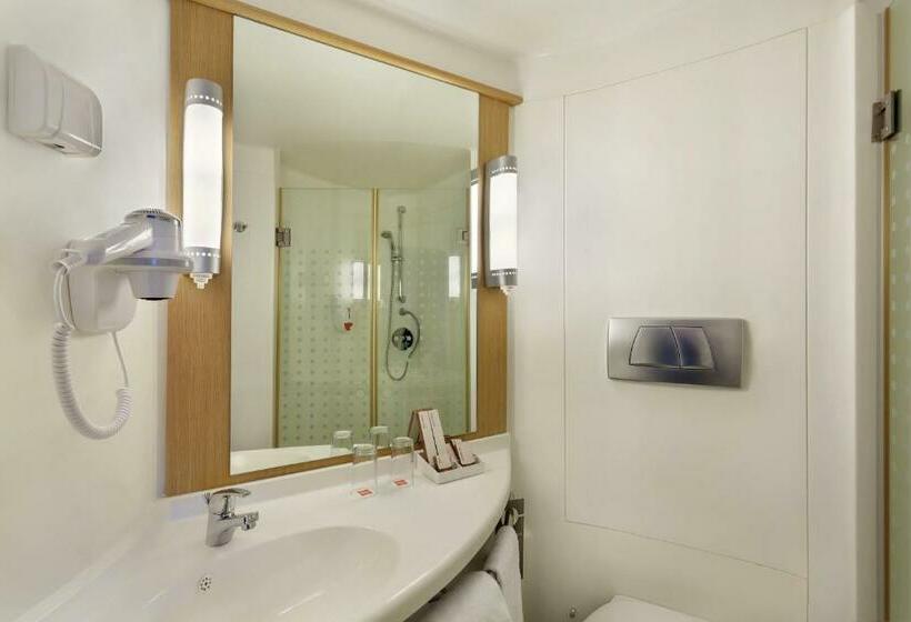 חדר סופריור עם מיטת קינג, Ibis Yogyakarta Adi Sucipto