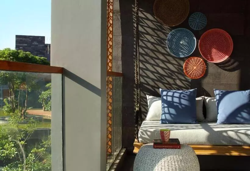 キングサイズベッドのスタンダードルーム, Indigo Bali Seminyak Beach, An Ihg