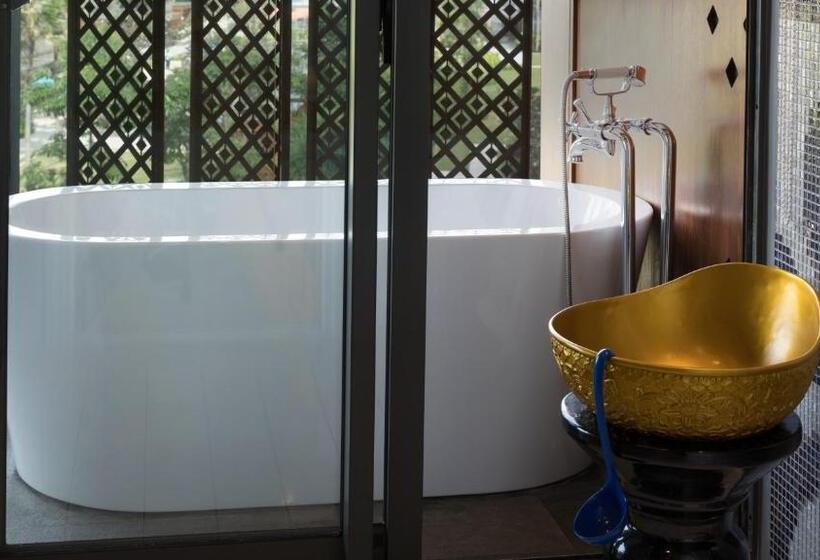 מיטת קינג בסוויטה, Indigo Bali Seminyak Beach, An Ihg