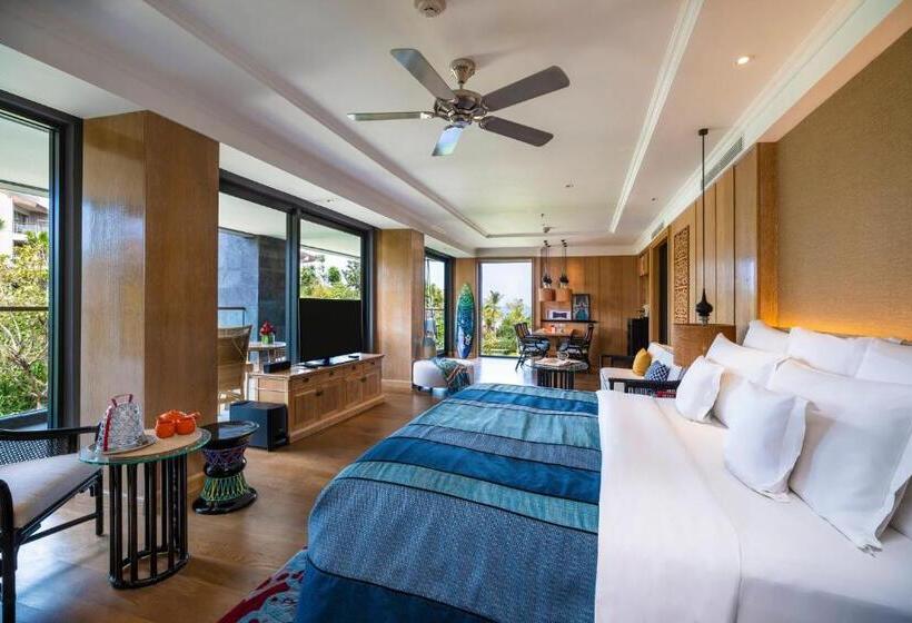 מיטת קינג בסוויטה, Indigo Bali Seminyak Beach, An Ihg