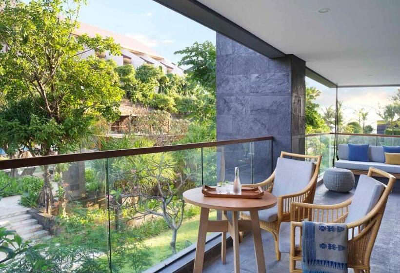 מיטת קינג בסוויטה, Indigo Bali Seminyak Beach, An Ihg