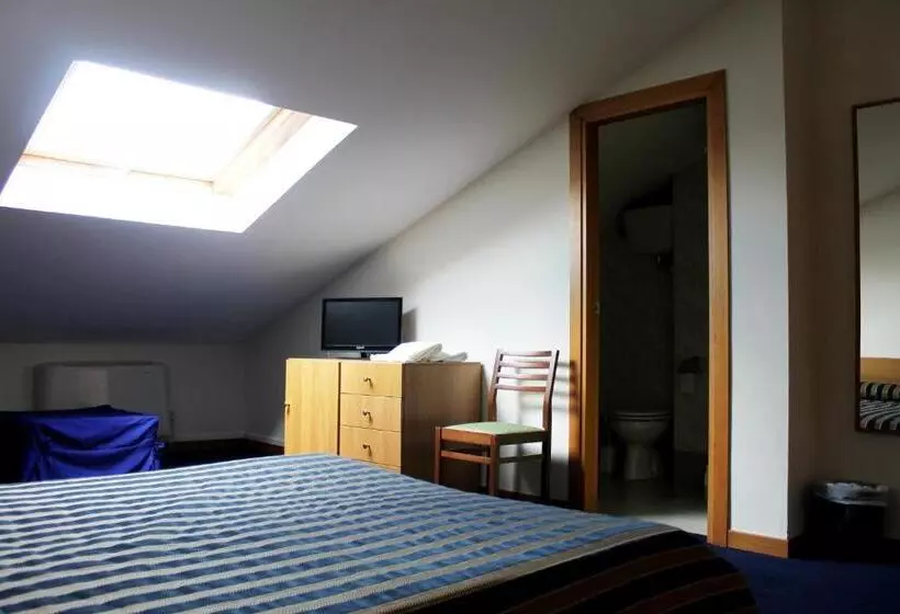 エコノミー４人部屋, La Fonte dell'Astore