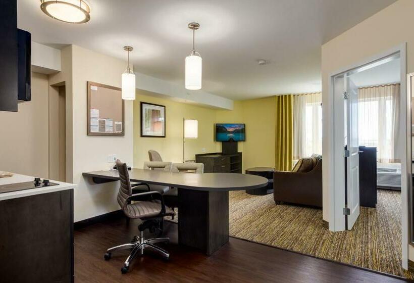 带大床的套房, Park Inn By Radisson, Calgary Airport North, Ab