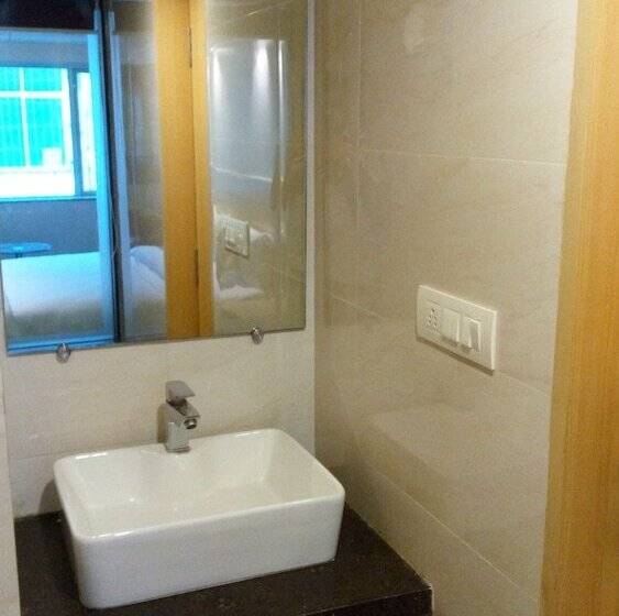 行政房间, The Blossom