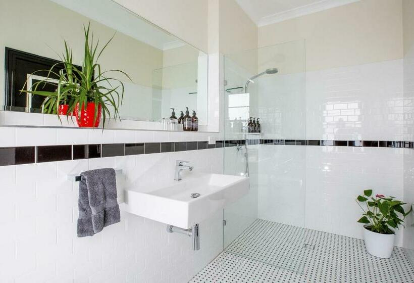 スタンダードルーム, The Commercial Boutique