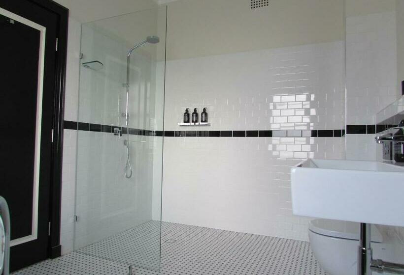 クイーンベッドのデラックスルーム, The Commercial Boutique