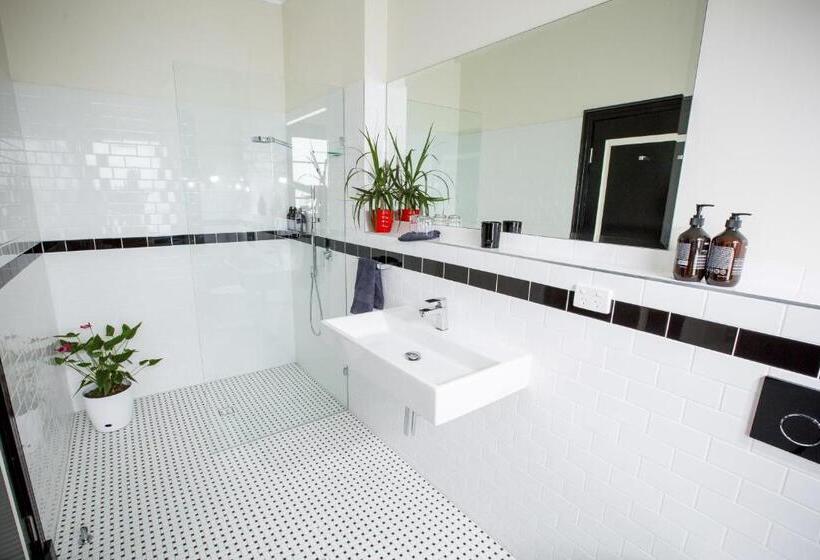 プレミアムスイート, The Commercial Boutique