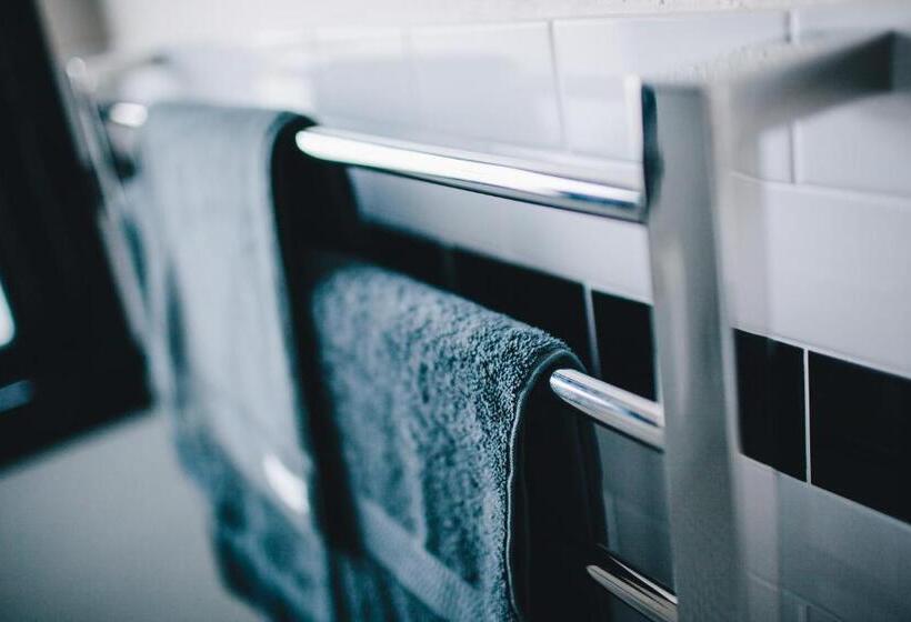 クイーンサイズベッドのスタンダードルーム, The Commercial Boutique