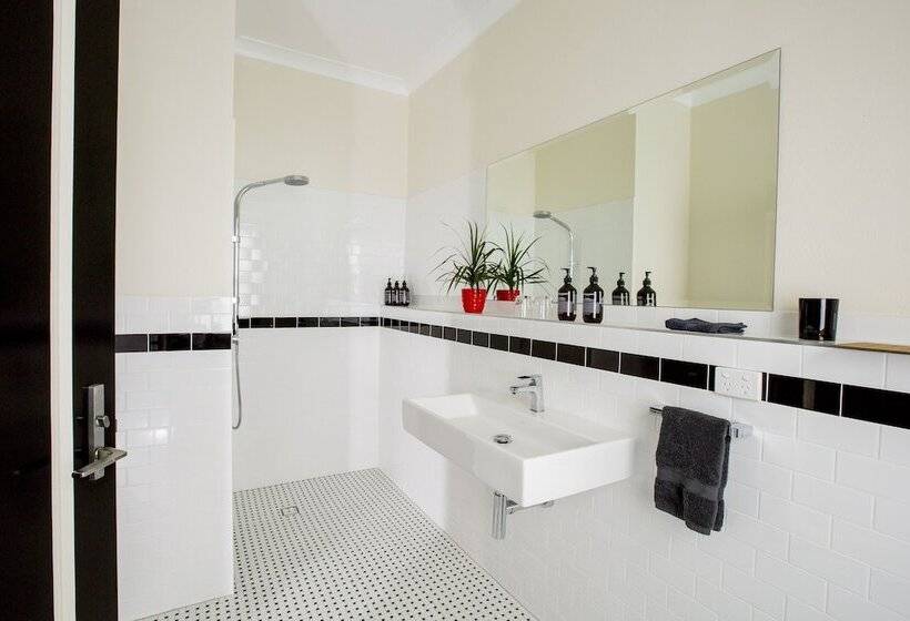 スタンダードルーム, The Commercial Boutique