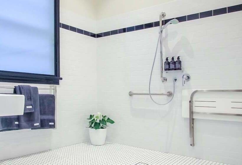 スタンダードルーム, The Commercial Boutique