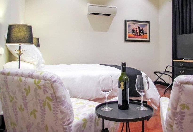 スタンダードルーム, The Commercial Boutique