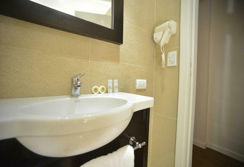 수피리어 룸, Versailles