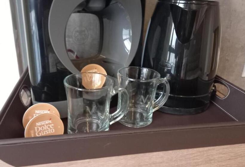 4인용 스탠다드 룸, Versailles