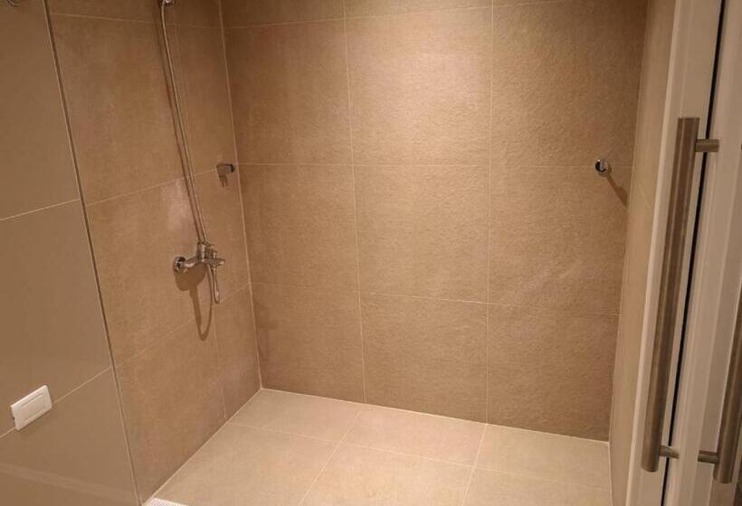 스탠다드 룸, Versailles