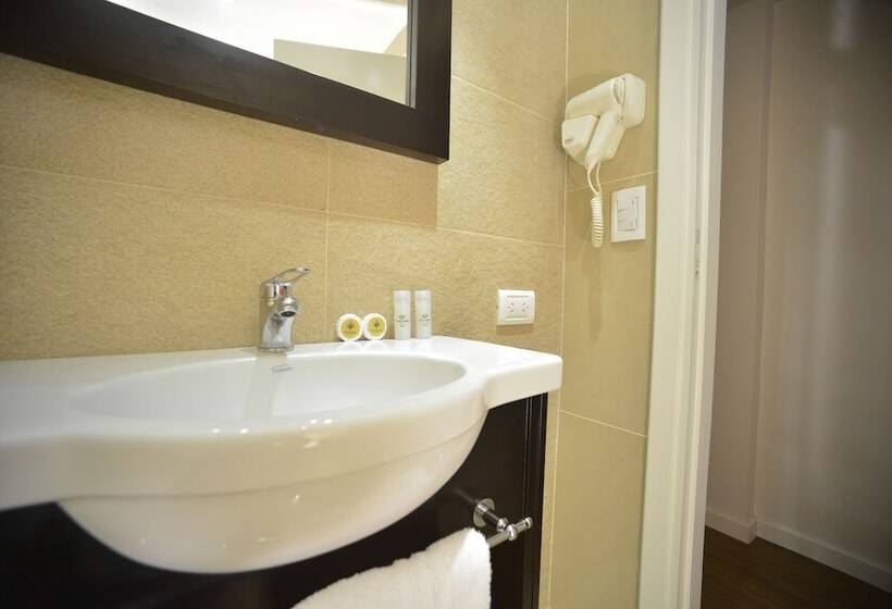 수피리어 트리플 룸, Versailles