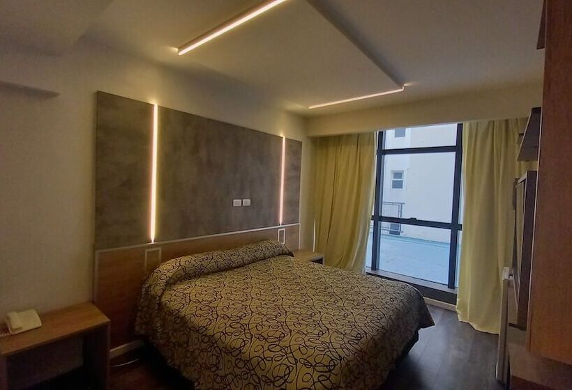 스탠다드 룸, Versailles