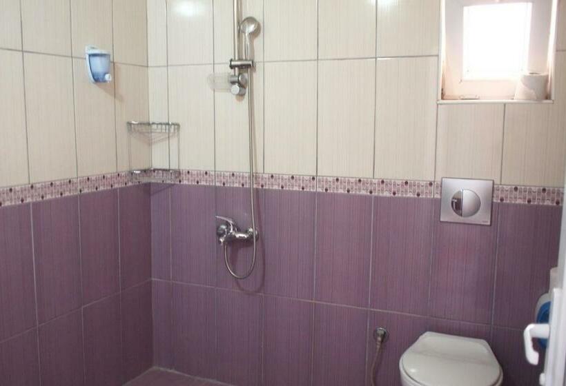Standard Kolmen Hengen Huone, Emre's Stone House