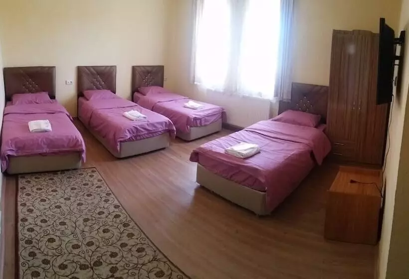 スタンダード4人部屋, Emre's Stone House