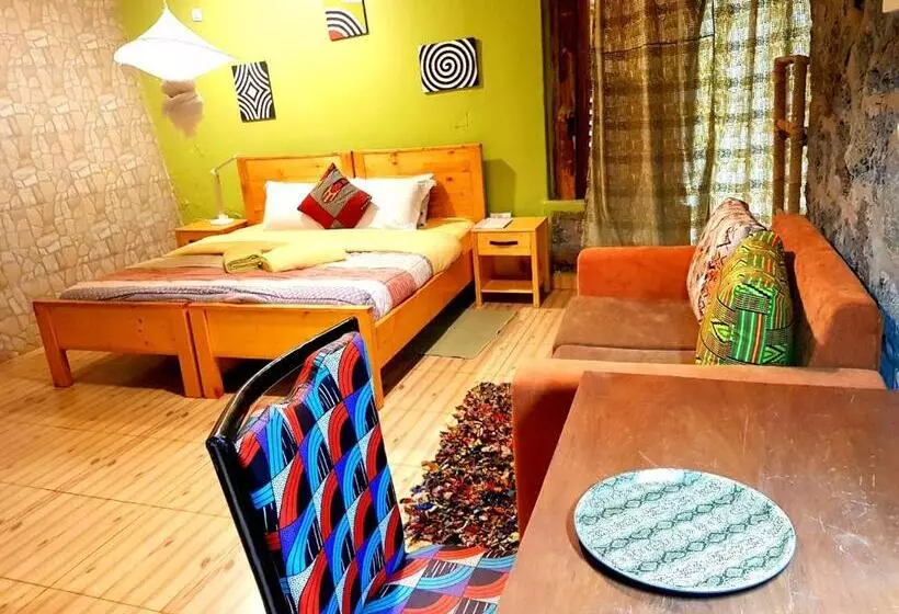 اتاق خانوادگی, Yambi Guest House