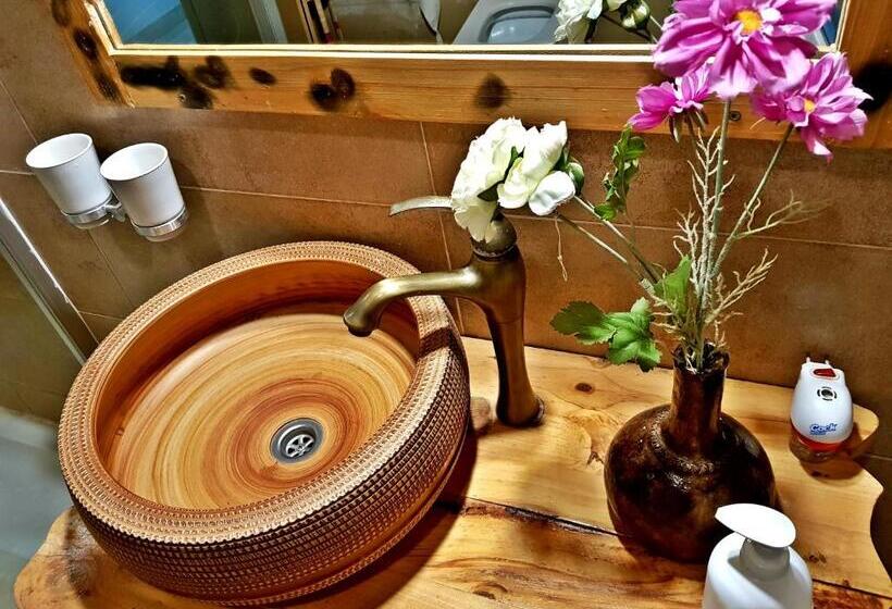 اتاق استاندارد یک نفره, Yambi Guest House