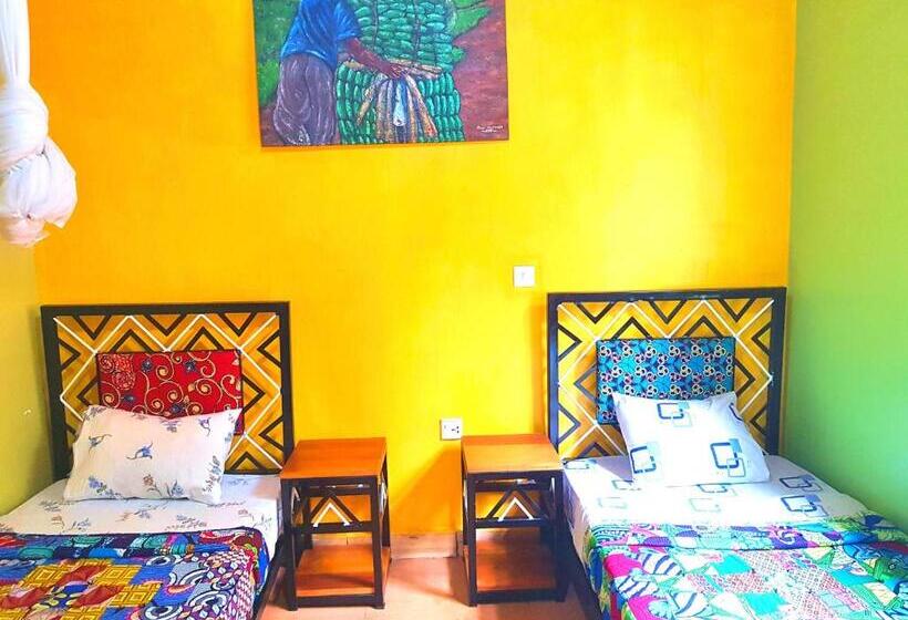 اتاق استاندارد با سرویس بهداشتی مشترک, Yambi Guest House