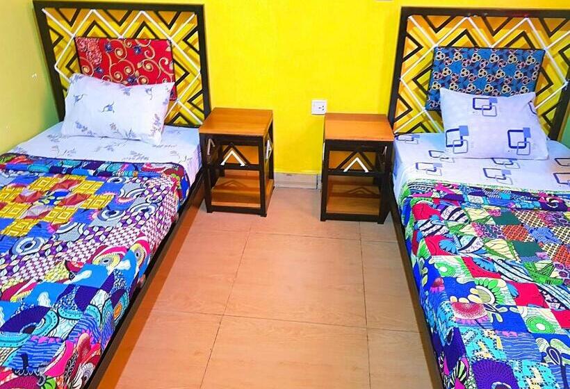 اتاق استاندارد با سرویس بهداشتی مشترک, Yambi Guest House