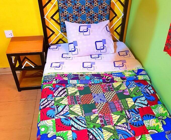اتاق استاندارد یک تخته با سرویس بهداشتی مشترک, Yambi Guest House