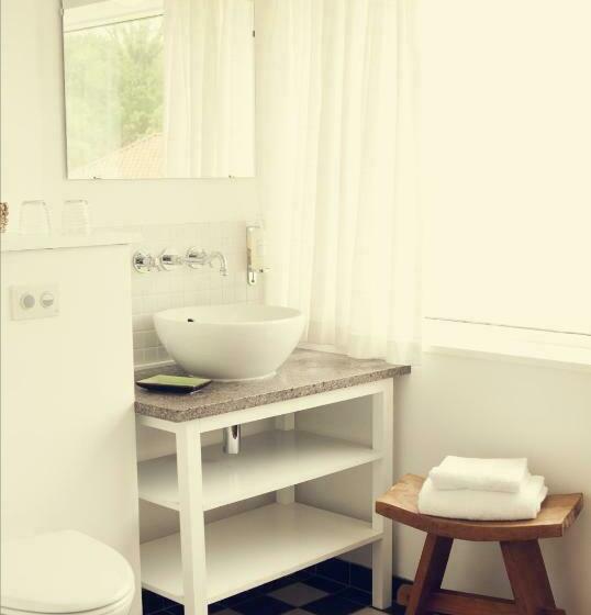 جناح مطلّ علي البحر, Stammershalle Bade