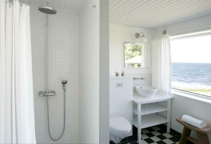 جناح مطلّ علي البحر, Stammershalle Bade