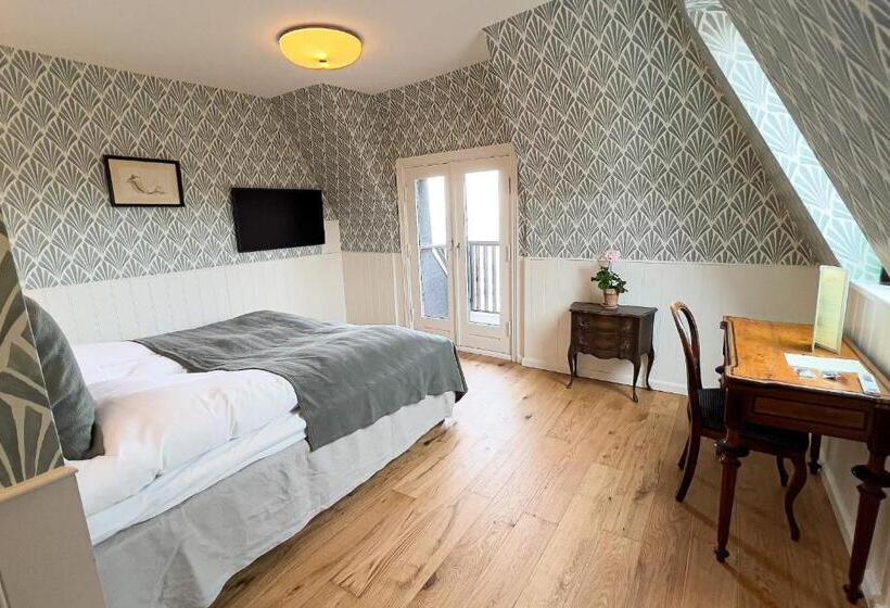 جناح سوبيريور مطل علي البحر, Stammershalle Bade