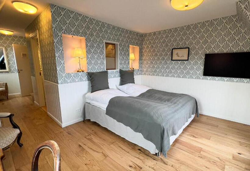 جناح سوبيريور مطل علي البحر, Stammershalle Bade