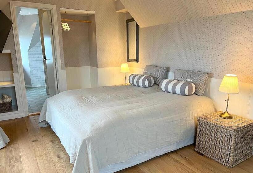 جناح مطلّ علي البحر, Stammershalle Bade