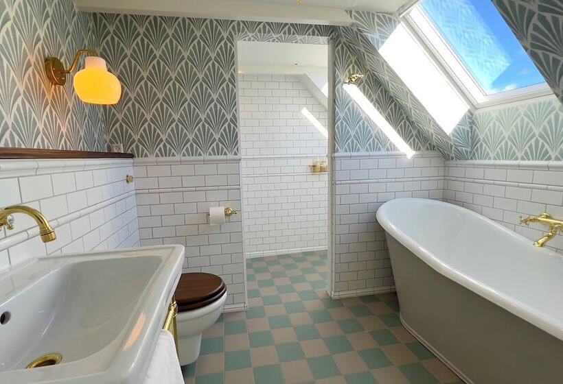 جناح مطلّ علي البحر, Stammershalle Bade