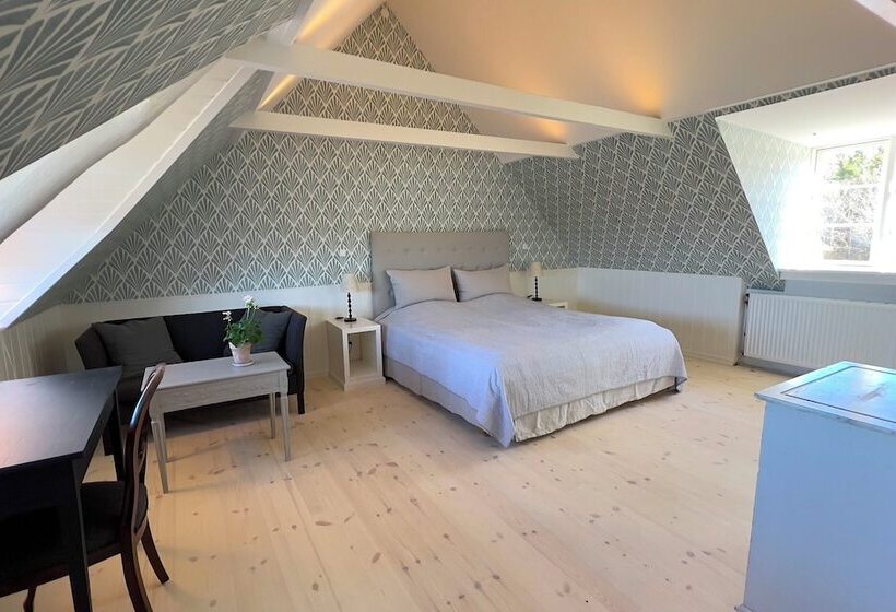 جناح مطلّ علي البحر, Stammershalle Bade