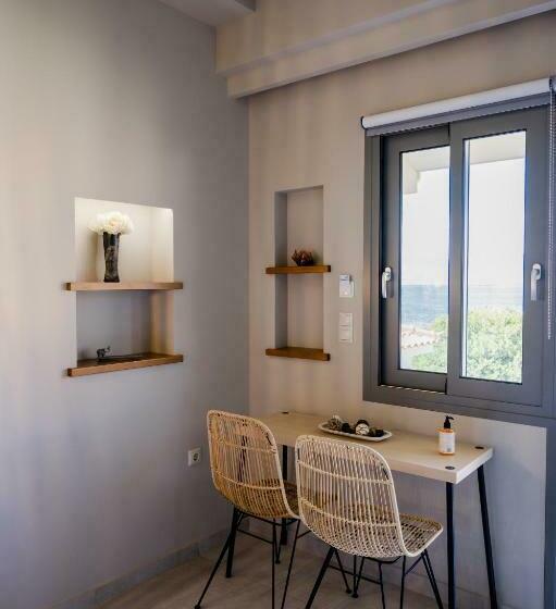 Люкс Вид на Море, Theros Suites