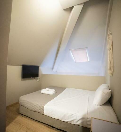 海景套房, Theros Suites