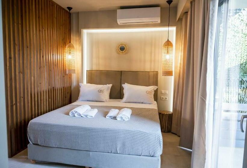 Полулюкс с Бассейном, Theros Suites