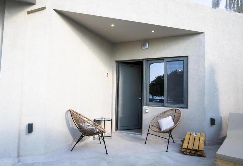 带大床的豪华间, Theros Suites