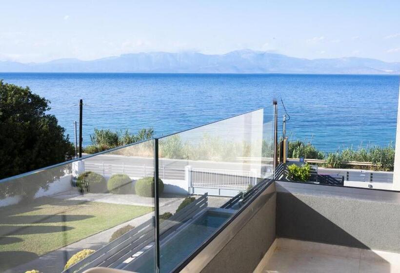 高级套房带海景, Theros Suites