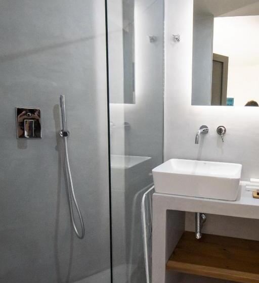 高级套房带海景, Theros Suites