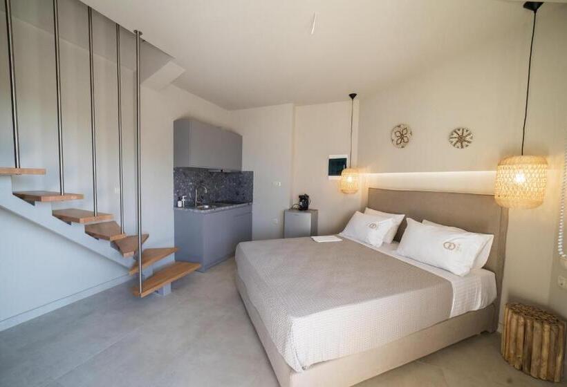 高级套房带海景, Theros Suites