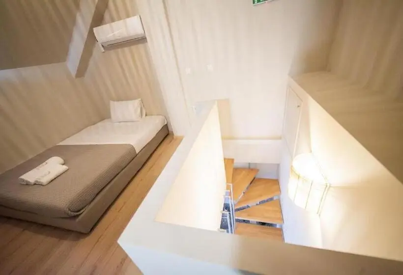 Sviitti Allasnäkymä, Theros Suites