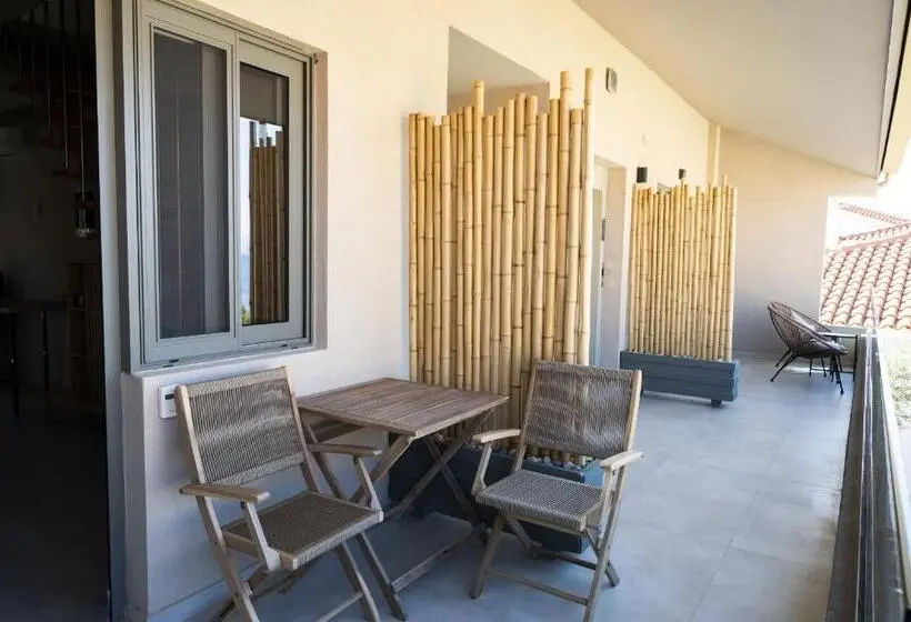 Sviitti Allasnäkymä, Theros Suites