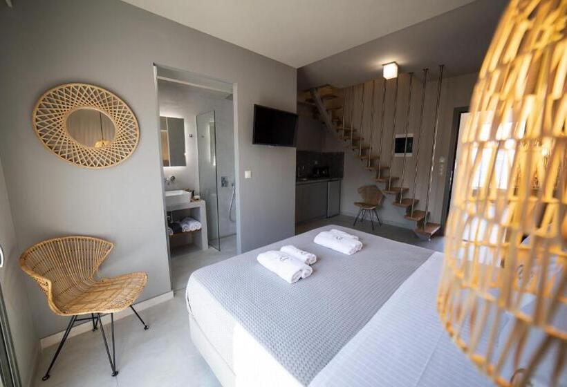 山景套房, Theros Suites