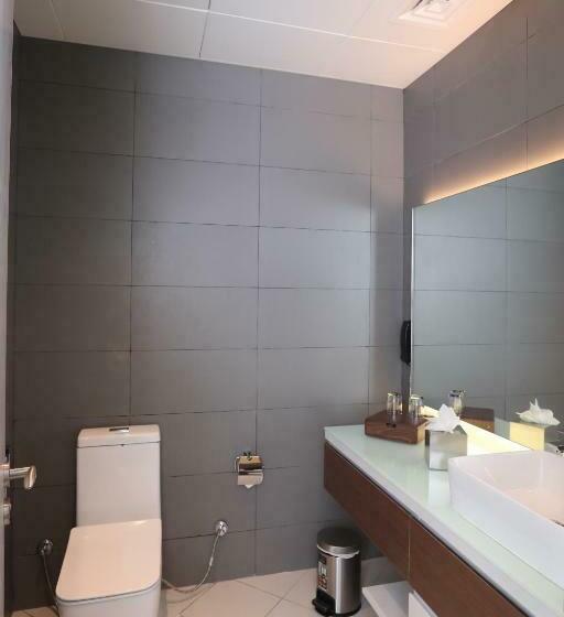 اتاق لوکس, Estay