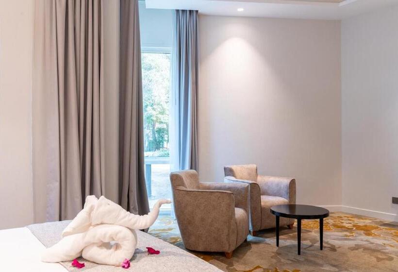 اتاق لوکس, Estay