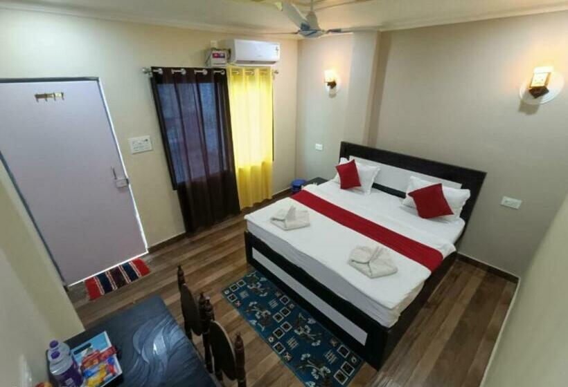 חדר דחוקס עם מיטת קינג, Goroomgo Mohit Paying Guest House Varanasi