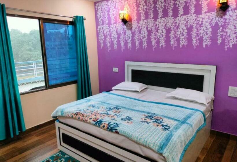 חדר דחוקס עם מיטת קינג, Goroomgo Mohit Paying Guest House Varanasi
